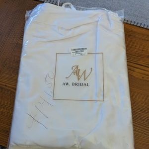 NEW Womem’s XL Wedding Dressing Robe